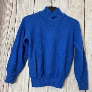 Vintage Womens knit pullover sweaters size Small to medium?
